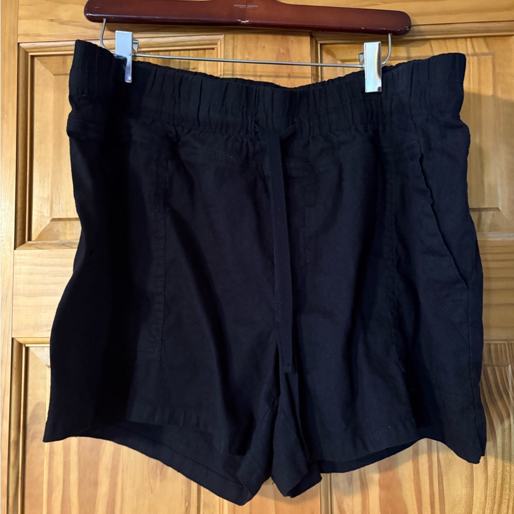 KUT from the Kloth Black Linen Shorts